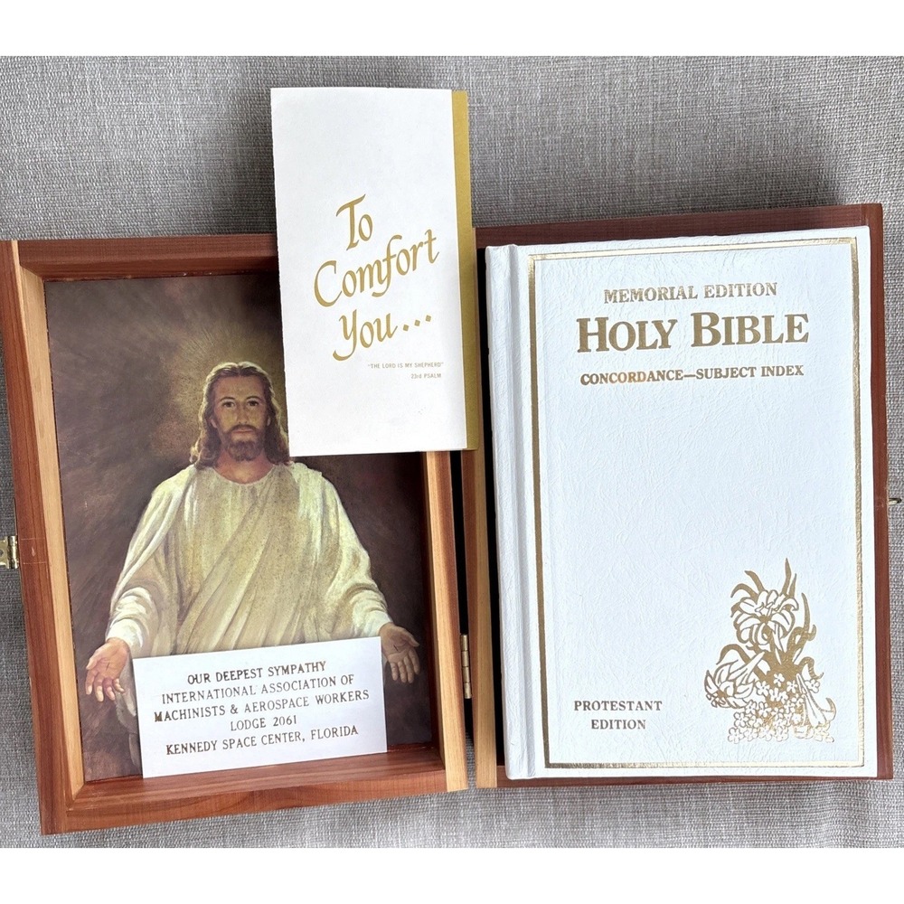 Vintage Holy Bible Memorial Edition Concordance Protestant Cedar Wood Box 1976